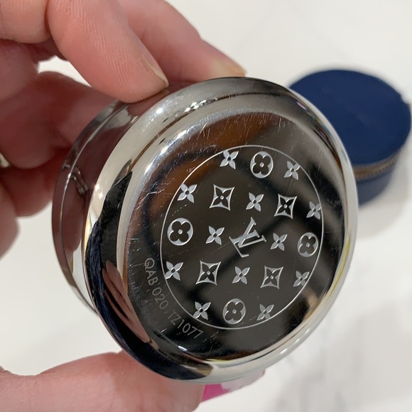 Louis Vuitton Horizon Ear Buds - Picture 9 of 11